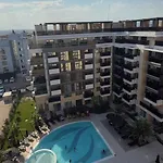Sea 8 ساني بيتش